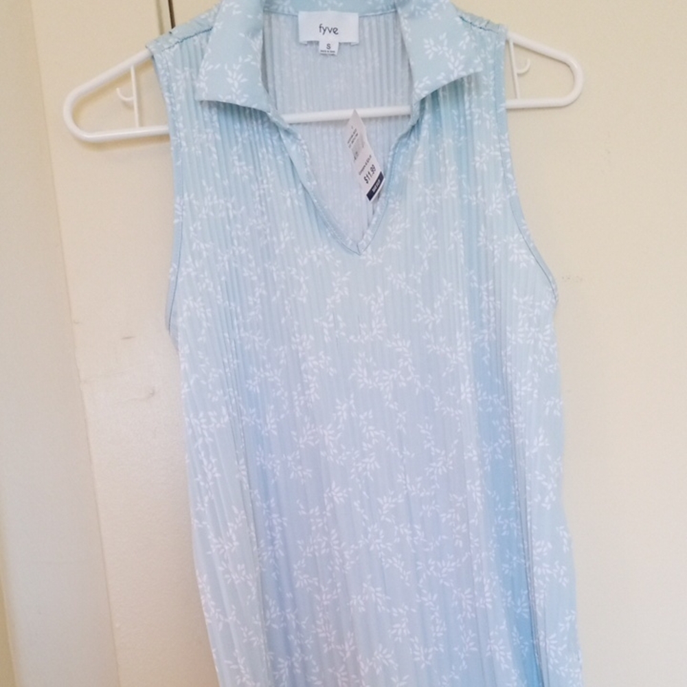 Brand New Light Blue Floral Sleeveless Collared V-Neck Tank